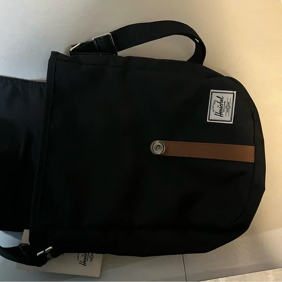 NWT Herschel Supply Company Kingsgate Messenger Bag with Adjustable Strap - Picture 7 of 9